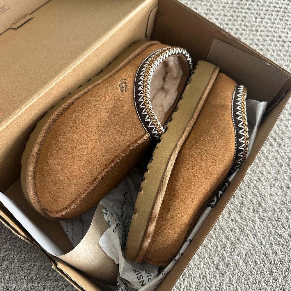 UGG Tasman Chestnut size 8 (Brand NEW, box included)